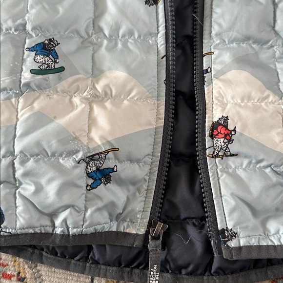 The North Face Kids' Gray and White Patterned Jacket - Picture 3 of 6